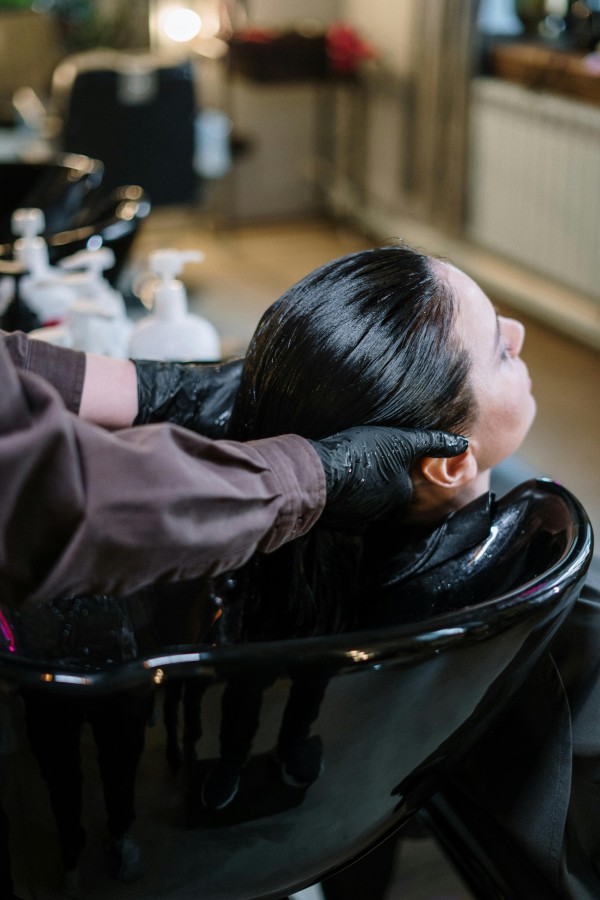 tips eksfoliasi kulit kepala agar rambut sehat, eksfoliasi rambut, rambut sehat, cara merawat rambut, tips rambut sehat