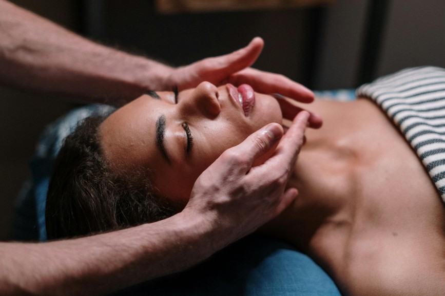 cara untuk mengencangkan kulit wajah, wajah kencang, mengencangkan wajah, wajah, skincare, perawatan wajah