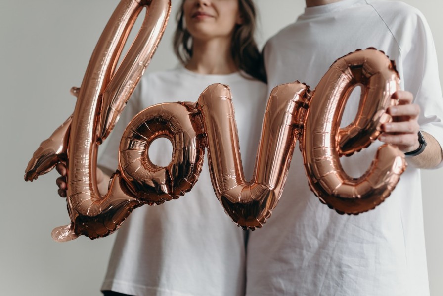cerita pendek romantis, cerita cinta romantis dan mesra