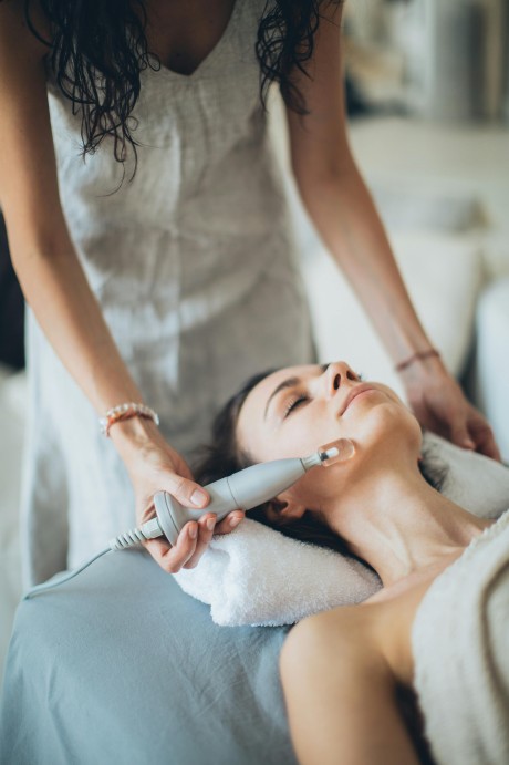 pentingnya facial secara rutin untuk kulit, facial, facial kulit, manfaat facial wajah, facial wajah