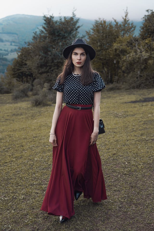 kulit yang cocok dengan warna burgundy, padupadan warna burgundy