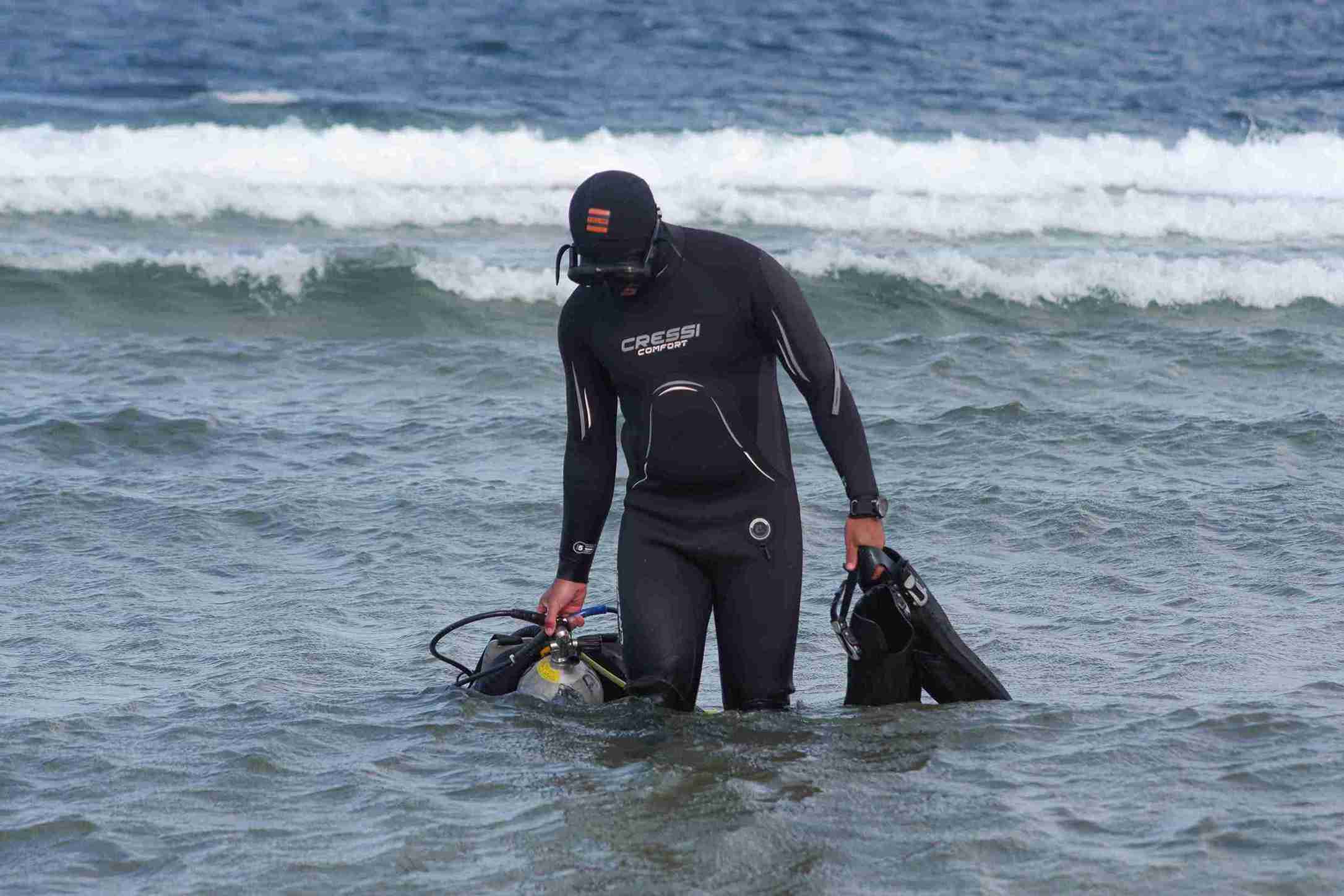 perbedaan scuba diving dan diving, penyelam scuba, penyelam, free diving, snorkeling