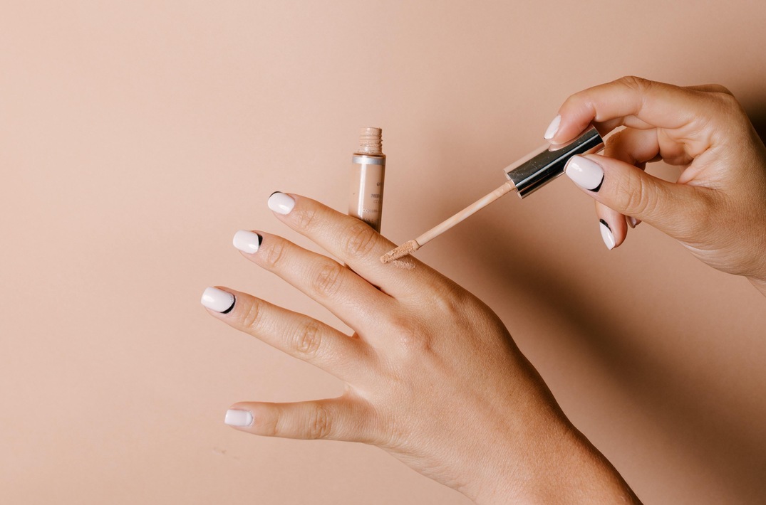 Concealer makeup yang wajib dimiliki para remaja agar lebih percaya diri.
