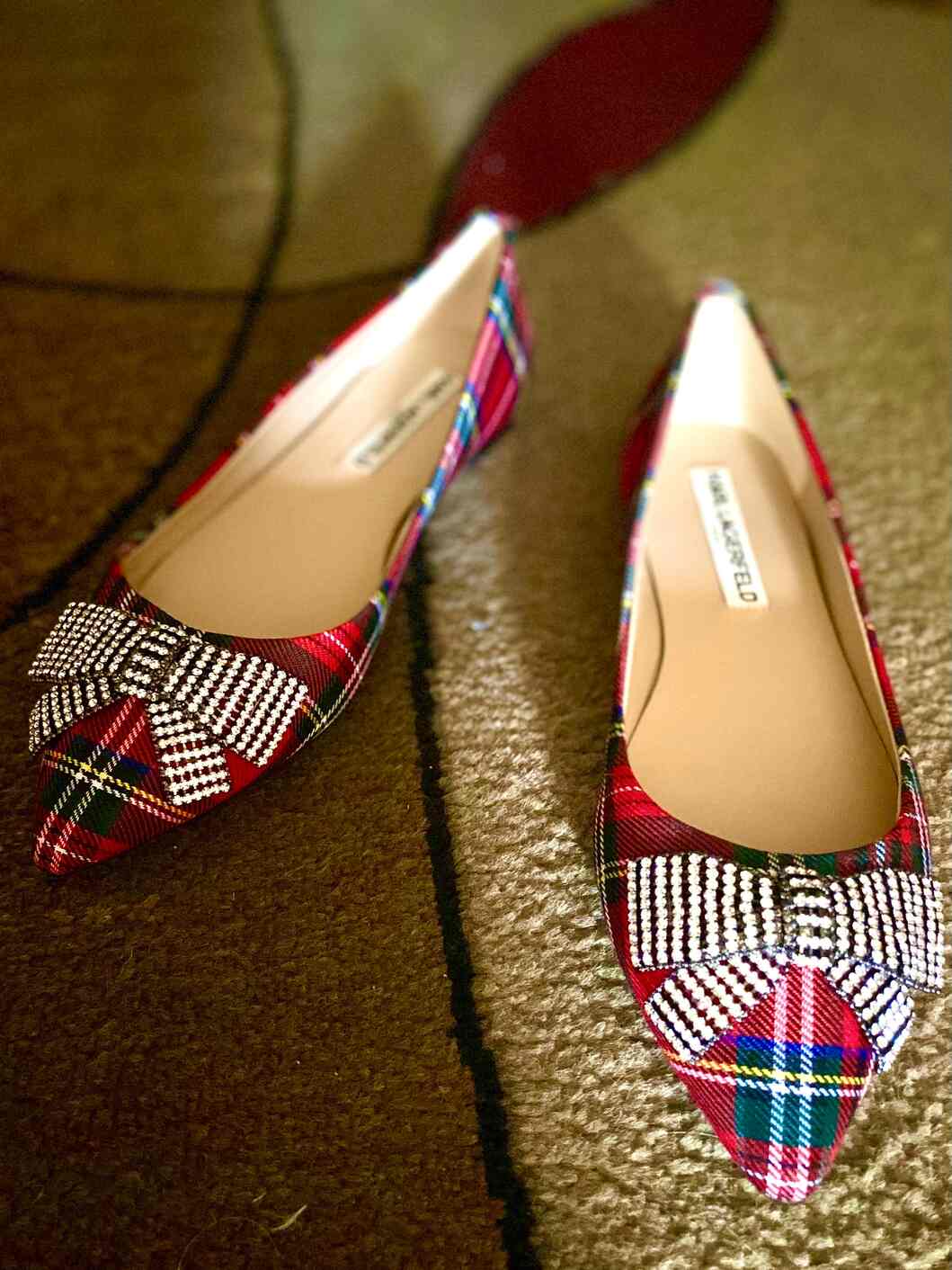 Tips memakai flat shoes yang cocok untuk badan petite.