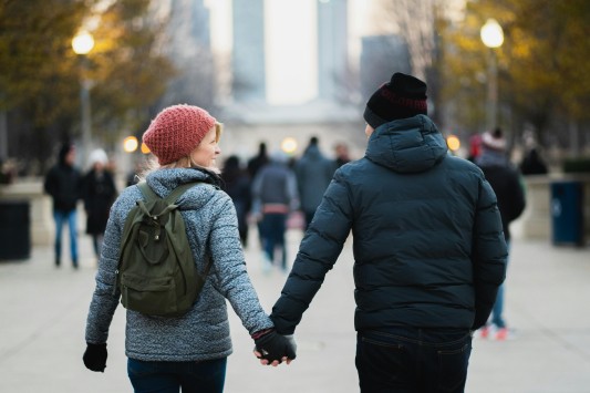 tanda jatuh cinta agar dapat memahami perasaan lebih dalam, jatuh cinta, tanda jatuh cinta, tanda suka sama seseorang, falling in love