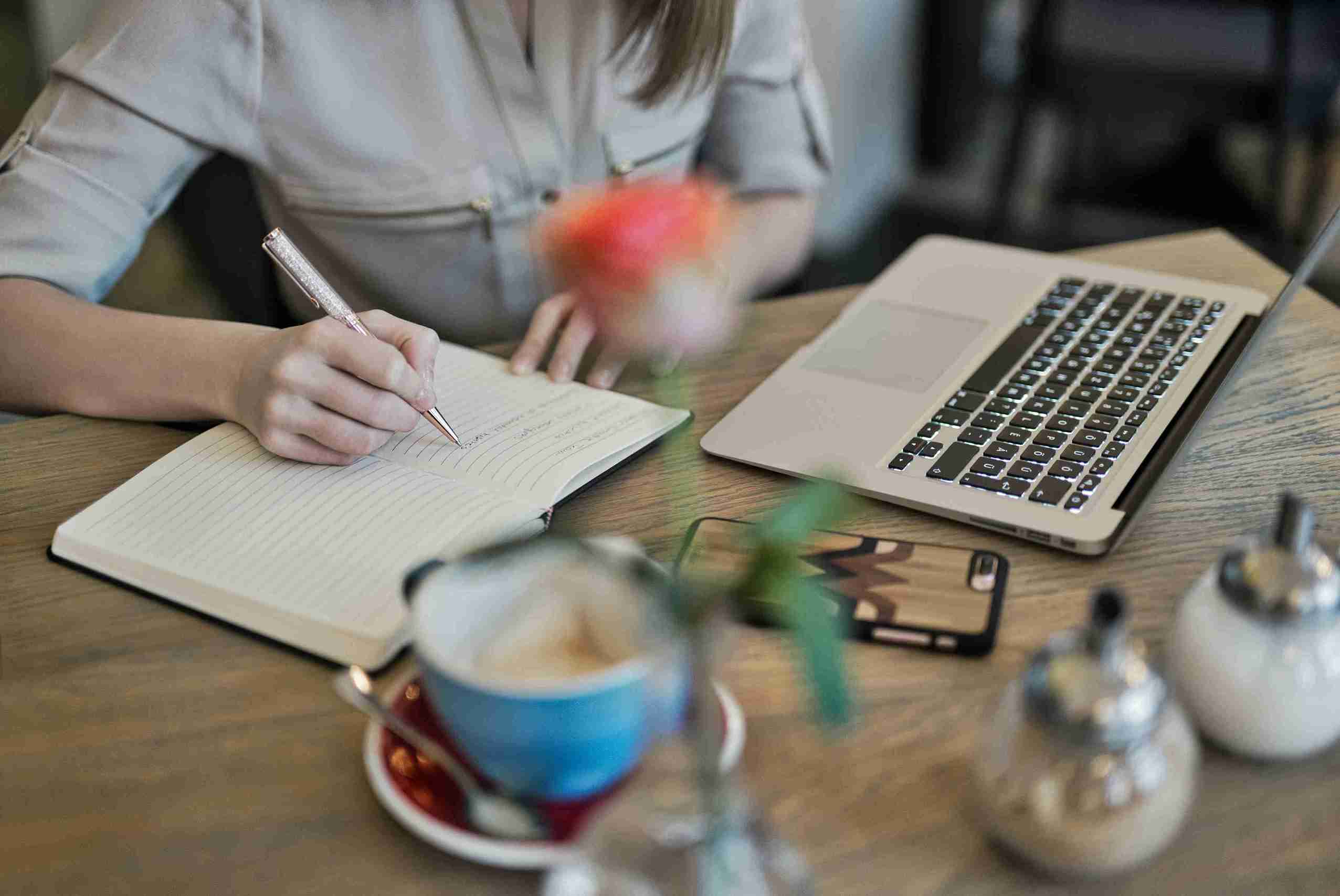 mengelola stres dengan journaling, teknik journaling, mengatasi stres, cara journaling