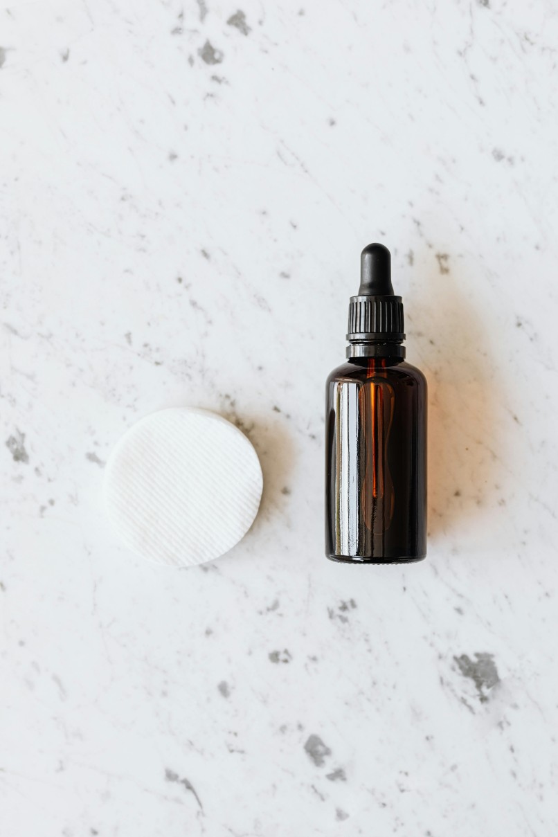 bahan yang perlu dihindari untuk kulit sensitif, kulit sensitif, kulit merah, sunscreen, essential oil