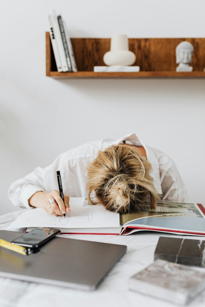 tips mengurangi stres berlebihan di kantor, stres berlebihan, stres di kantor, stres saat bekerja