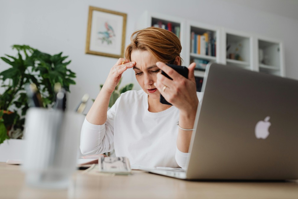 tips mengurangi stres berlebihan di kantor, stres berlebihan, stres di kantor, stres saat bekerja
