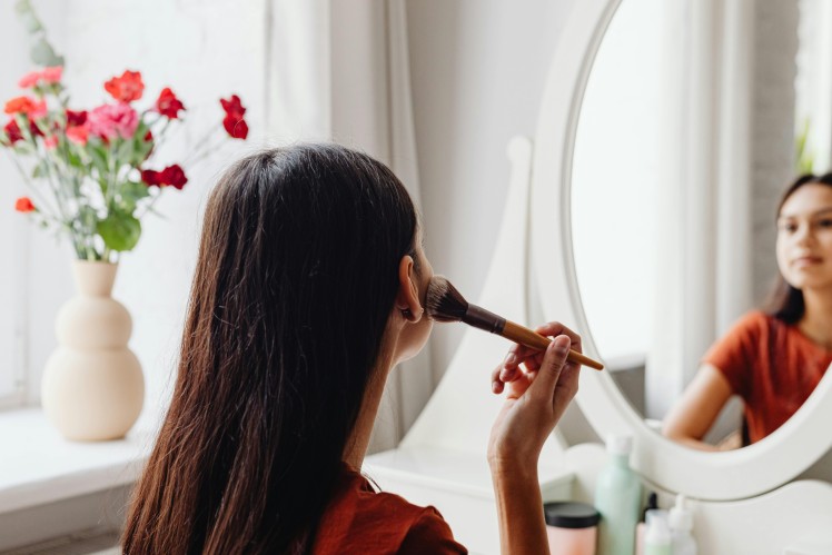 tips agar makeup tidak cakey, makeup, cara makeup tidak terlihat cakey, makeup cakey