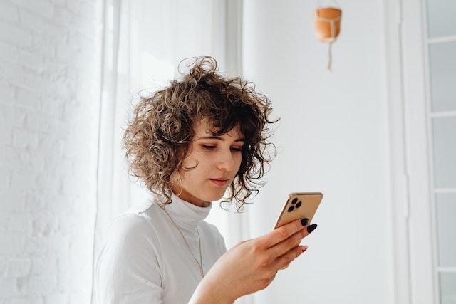 dry texting person