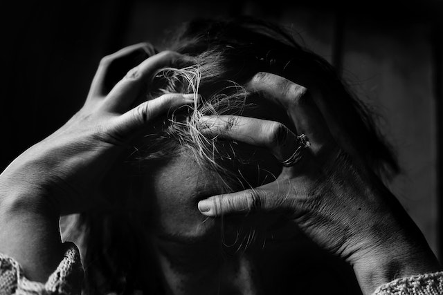 Stress dapat memicu munculnya uban