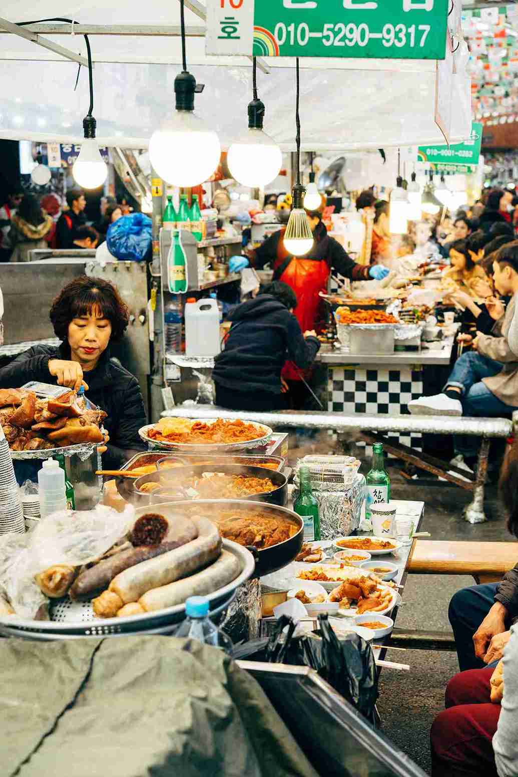 (Wisata kuliner di pasar Korea yang Wajib Dikunjungi. Foto: Dok. Markus Winkler/Pexels)
