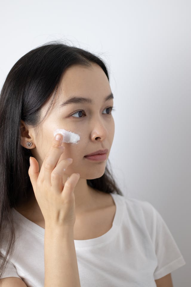 efek memakai sunscreen di malam hari, manfaat memakai sunscreen di malam hari