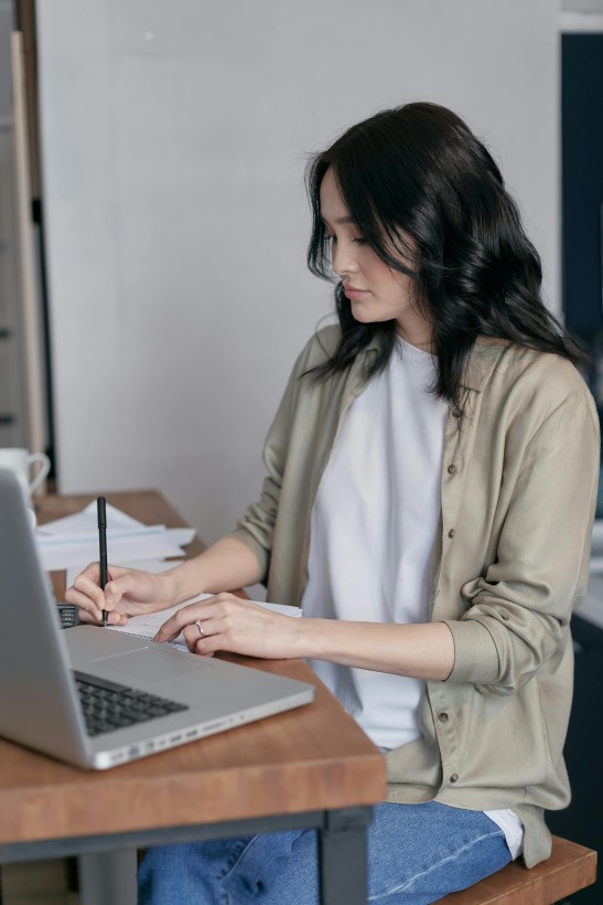 tips mengurangi stres berlebihan di kantor, stres berlebihan, stres di kantor, stres saat bekerja