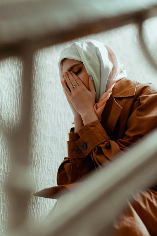 cara dalam memproses duka kehilangan pasangan, cara mengikhlaskan pasangan yang pergi, pasangan pergi, pasangan meninggalkan
