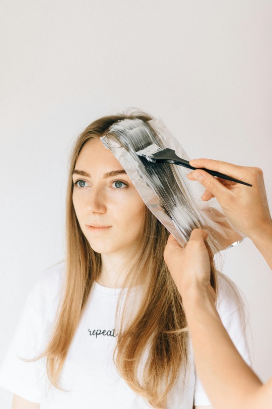 tips agar akar rambut tetap kuat, akar rambut, cara membuat akar rambut kuat, rambut rontok