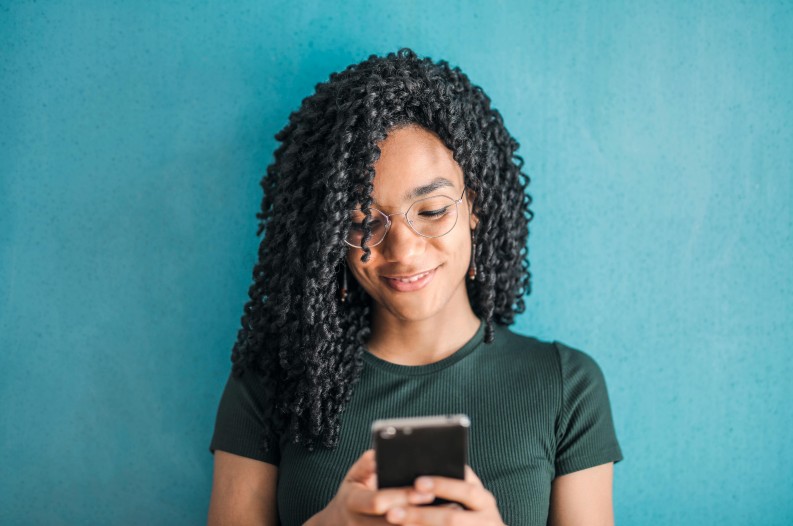 dry text, chat, kecemasan sosial, dry texting, emoji, kenangan, hubungan, pasangan 