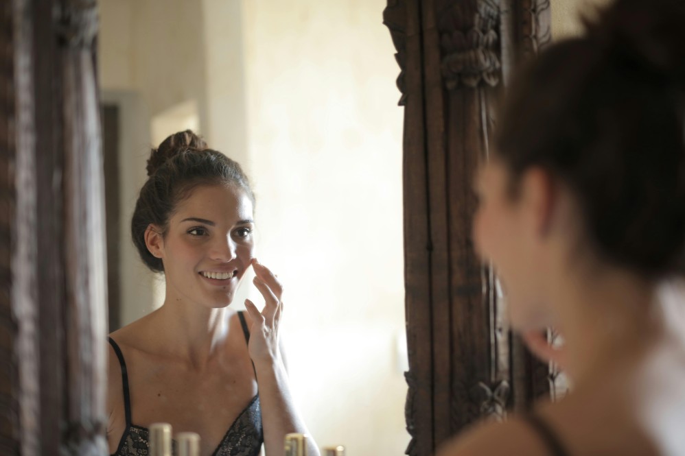 skincare yang wajib dipakai di malam hari, skincare untuk malam hari, skincare, cleansing oil, facial wash
