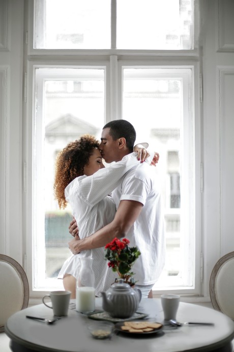 tanda wanita berada di hubungan yang tepat, hubungan yang tepat, relationship goals