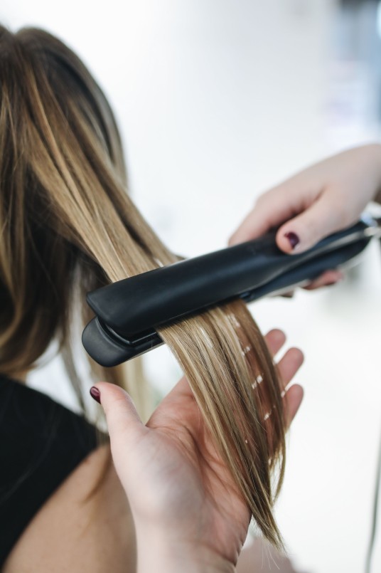 side-swept bangs, poni samping, cara membuat poni samping, gaya rambut