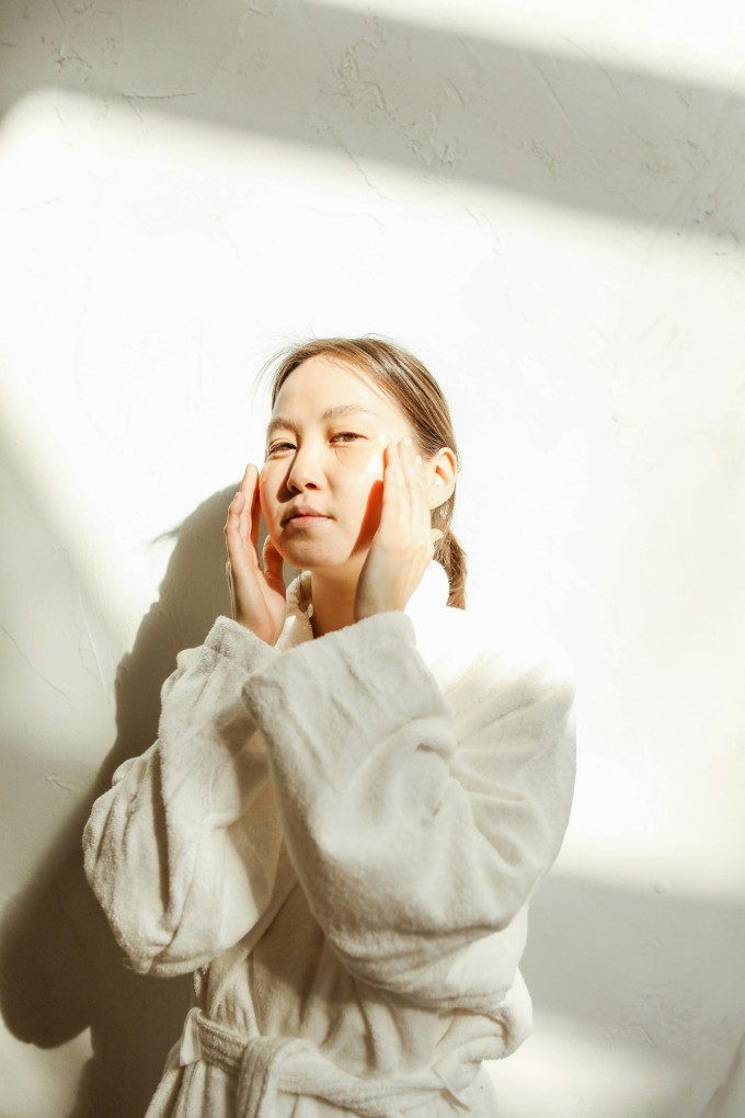 cara hilangkan mata panda, puffy eyes, mata sembap, mata bengkak di pagi hari