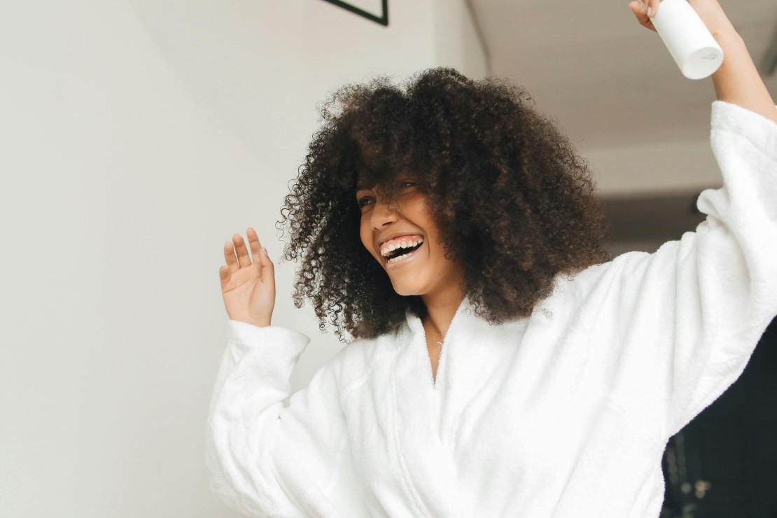 tips menggunakan dry shampoo yang benar, tips menggunakan dry shampoo, dry shampoo 