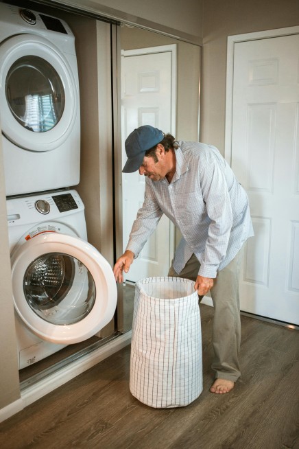 cara merawat baju putih, baju putih, merawat baju putih, laundry, merawat baju putih, mencuci baju putih