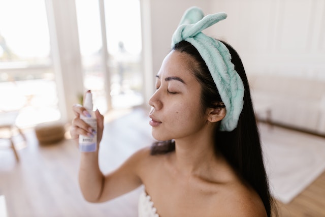 Rekomendasi setting spray yang bagus untuk kulit berminyak