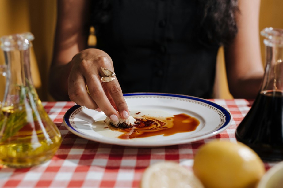 makanan yang membuat gigi menguning, gigi menguning, cara memutihkan gigi, cara mencerahkan gigi