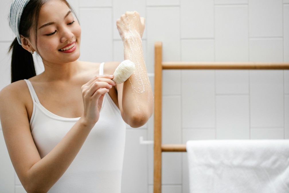 fungal acne, eksfoliasi, oil-free, non-comedogenic, cara mengatasi body acne