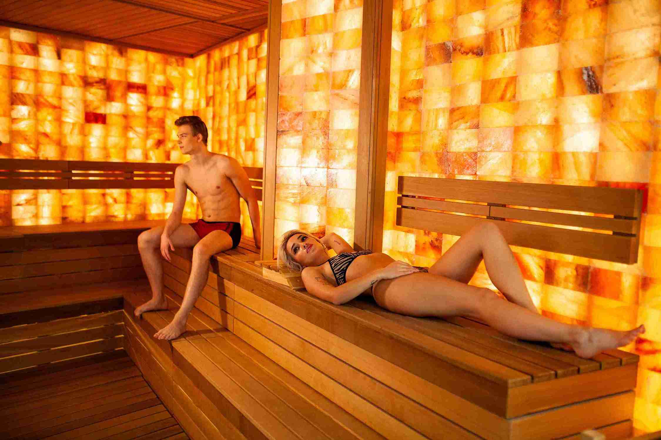 (Manfaat sauna setelah gym salah satunya adalah mempercepat pemulihan otot. Foto: Dok. Sergey Torbik/Pexels)