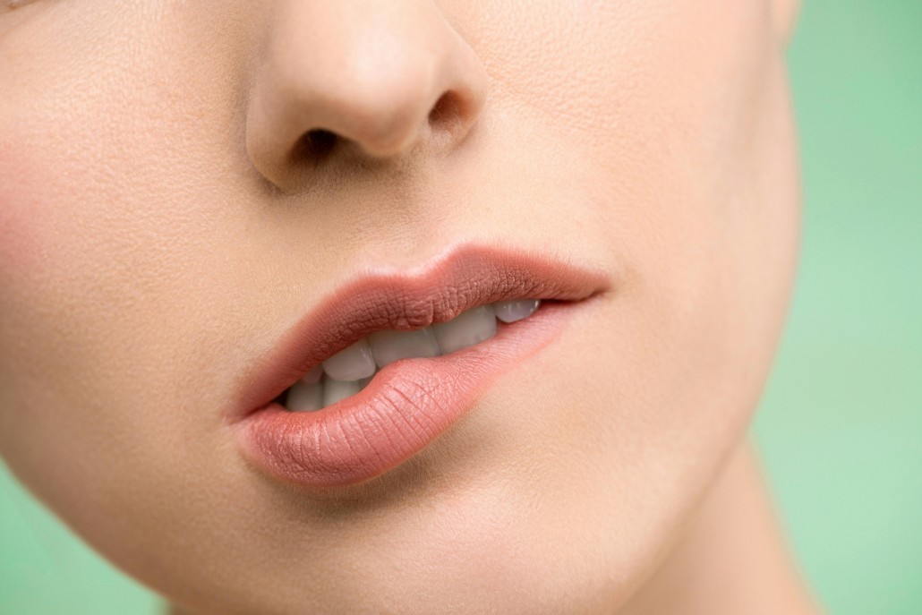 tips agar bibir tidak menghitam, bibir hitam, bibir kering, perawatan bibir