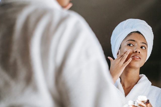 basic skincare untuk kulit berjerawat 