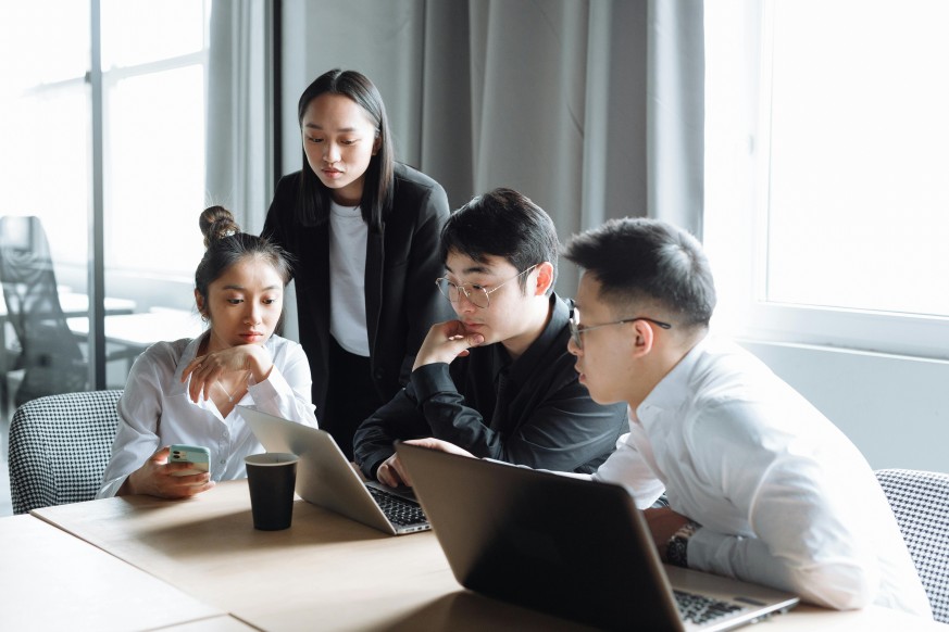 tips menghadapi partner kerja yang malas, partner kerja, malas, pemalas, motivasi, profesional