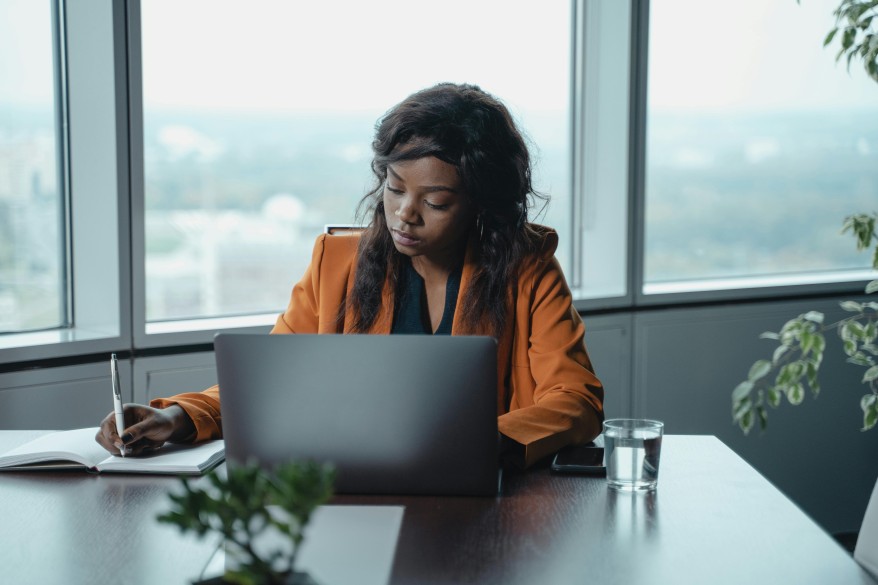 manfaat side hustle, generasi Z, side hustle, finansial, percaya diri, bisnis