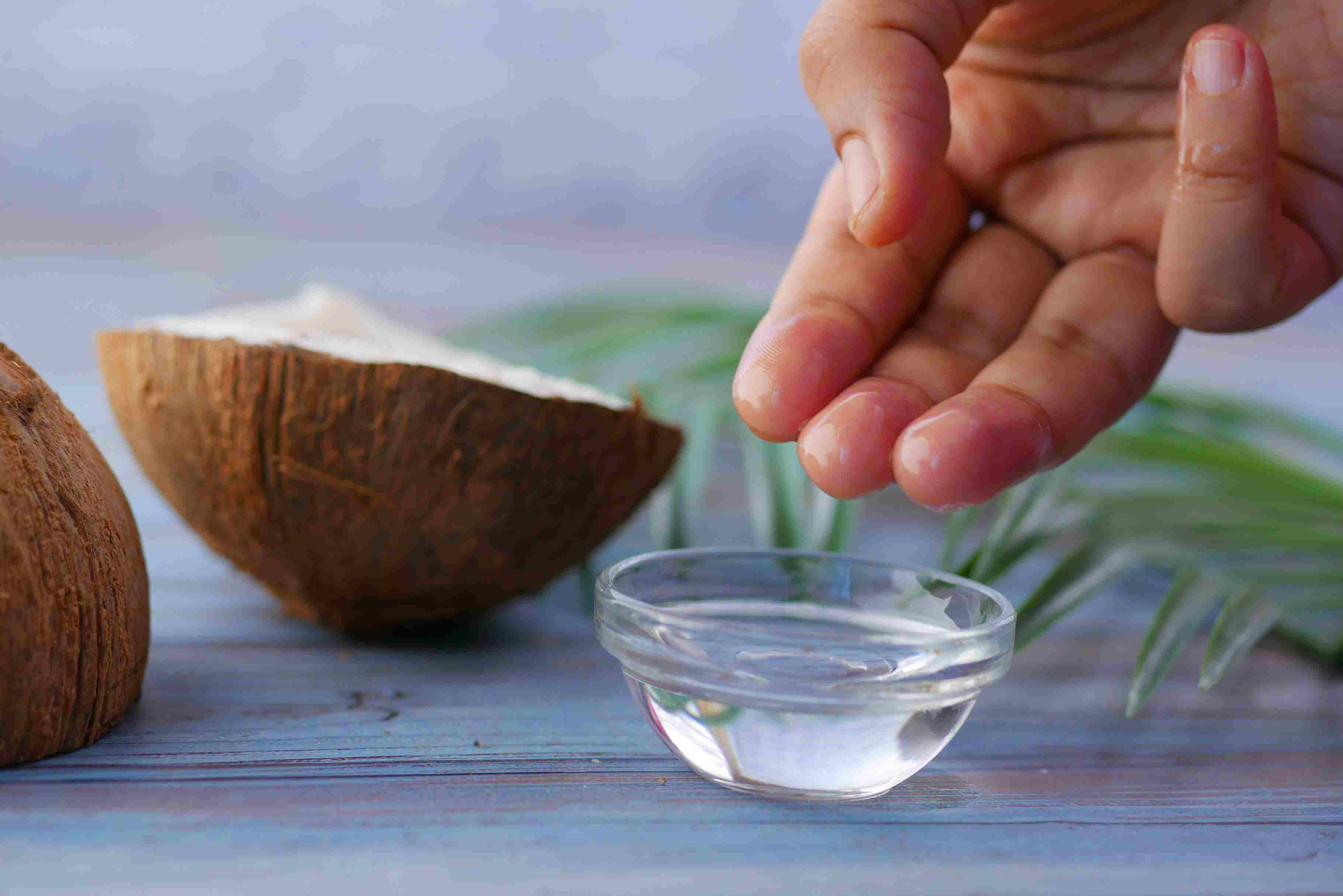 Minyak kelapa. Bulu mata. Bulu mata lentik. Bahan alami.