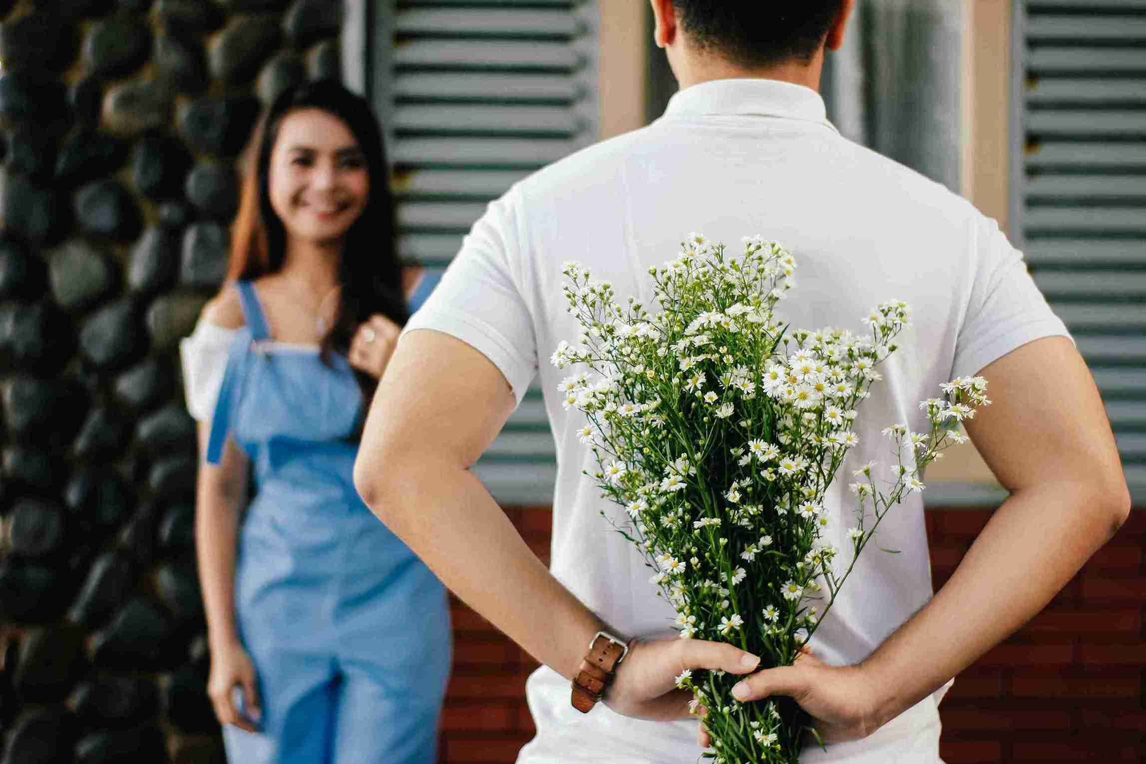Tanda Dia Suka Denganmu Sesuai Zodiak, love language 