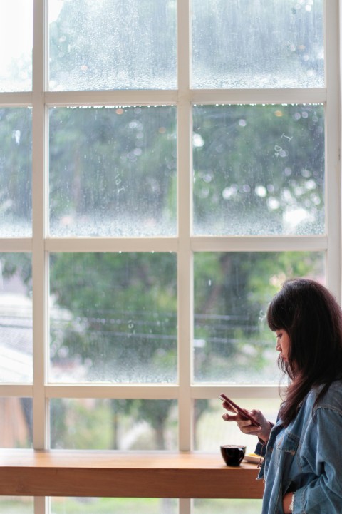 alasan pria tidak suka membalas chat, pria tidak suka balas chat, pria cuek, cuek, pria dingin