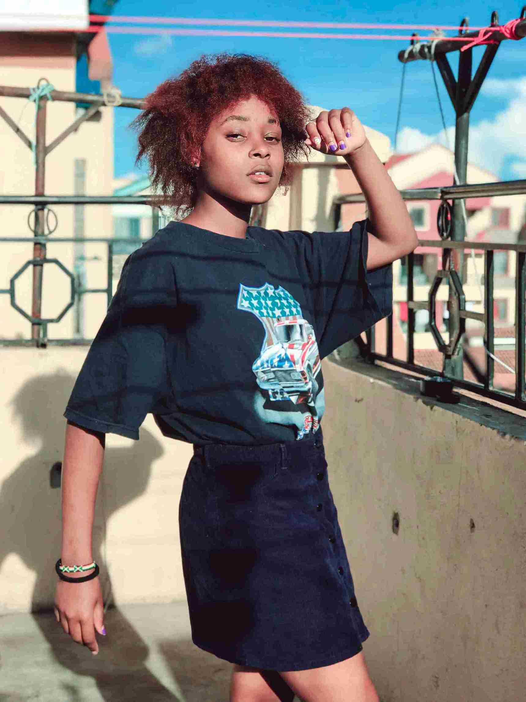 (Pilih model baju oversized yang sesuai dengan kebutuhanmu. Foto: Dok. Warren Pachy/Pexels)