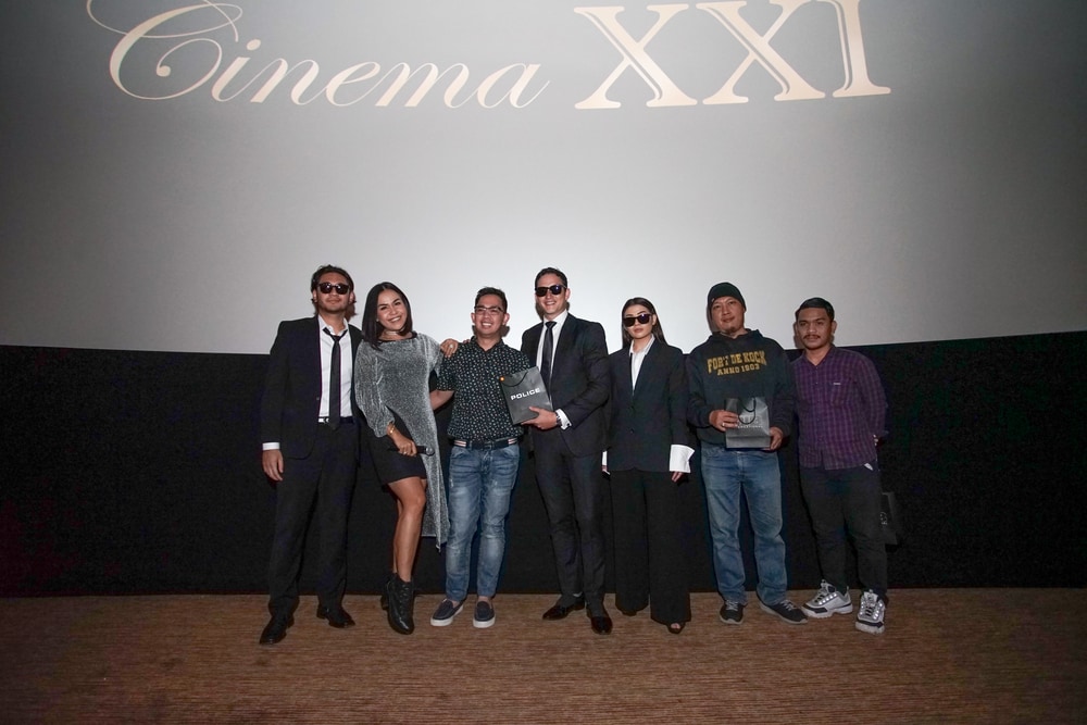 Gaya Kacamata  Hitam Police di Film  MIB International 