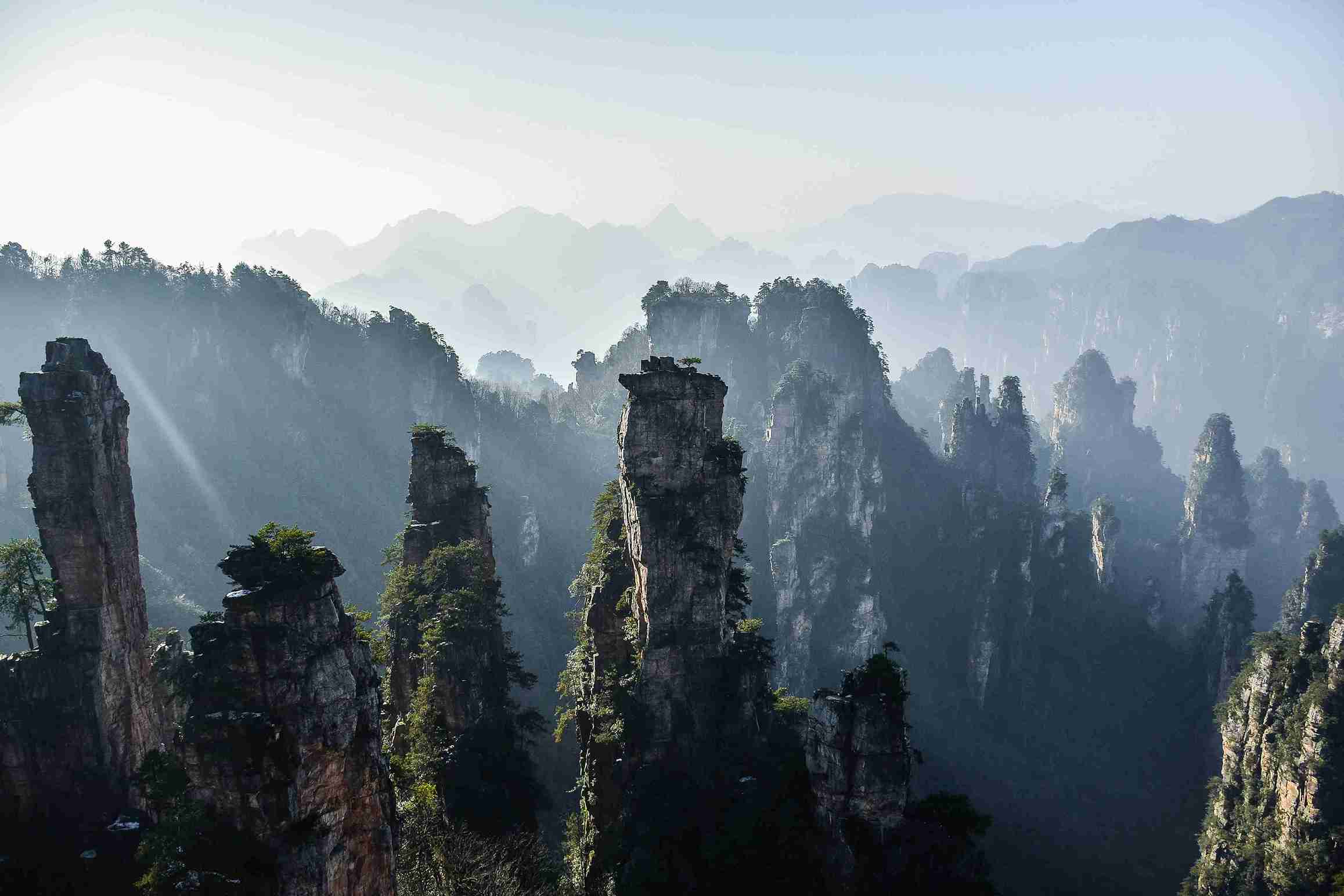 (Gunung Avatar, China. Foto; Dok. Robynne Hu/Unsplash)