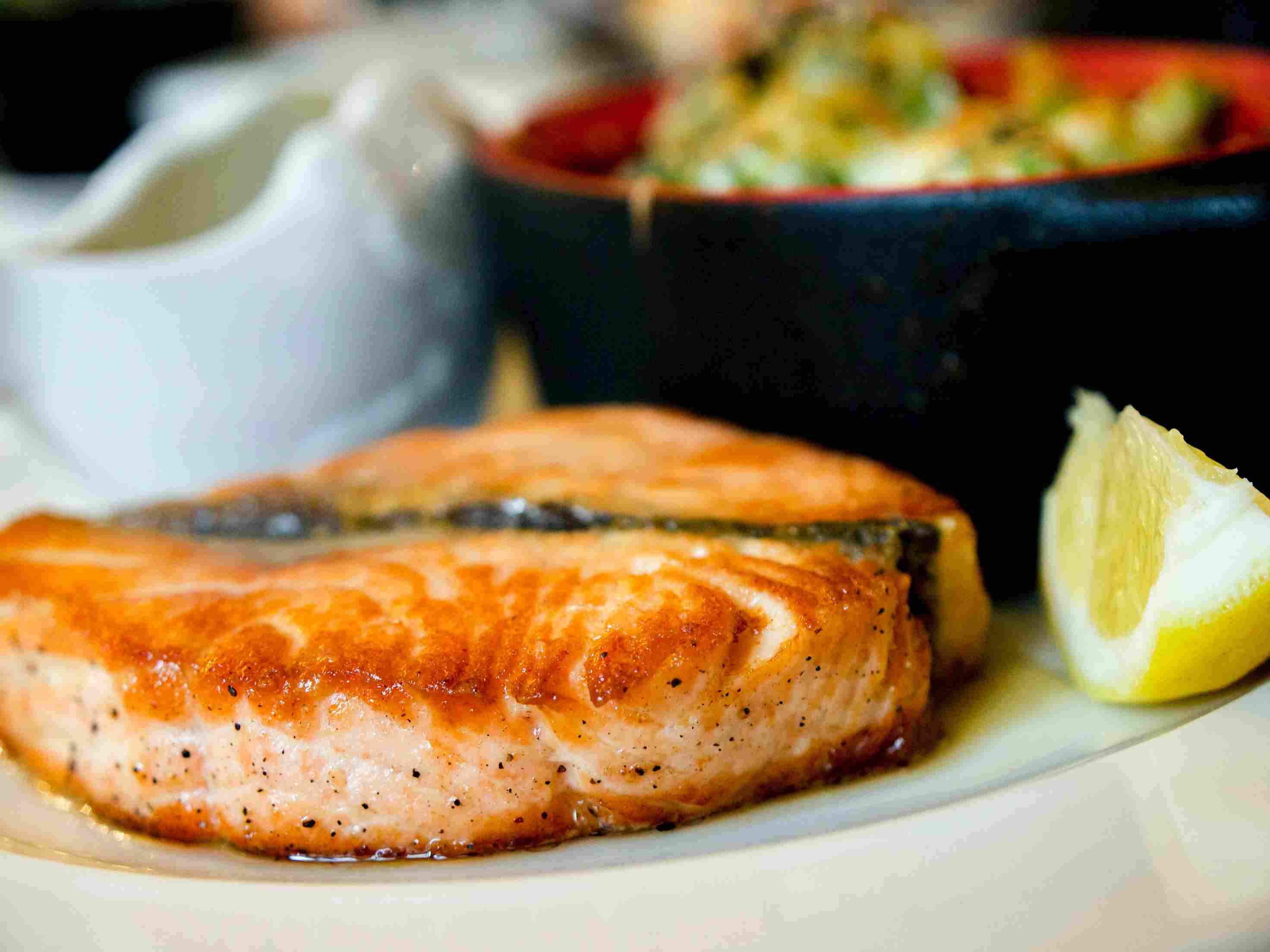 Salmon. Bahan alami penyembuh luka. Cara luka cepat kering. Obat alami untuk luka.