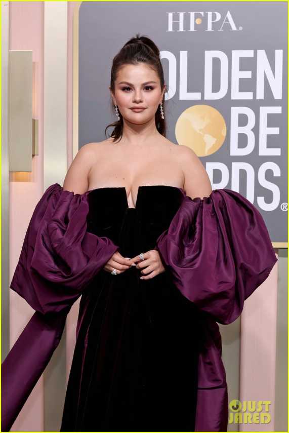 Berbagai busana ala Selena Gomez yang bisa dijadikan inspirasimu, Busana dan gaya ala Selena Gomez untuk inspirasi