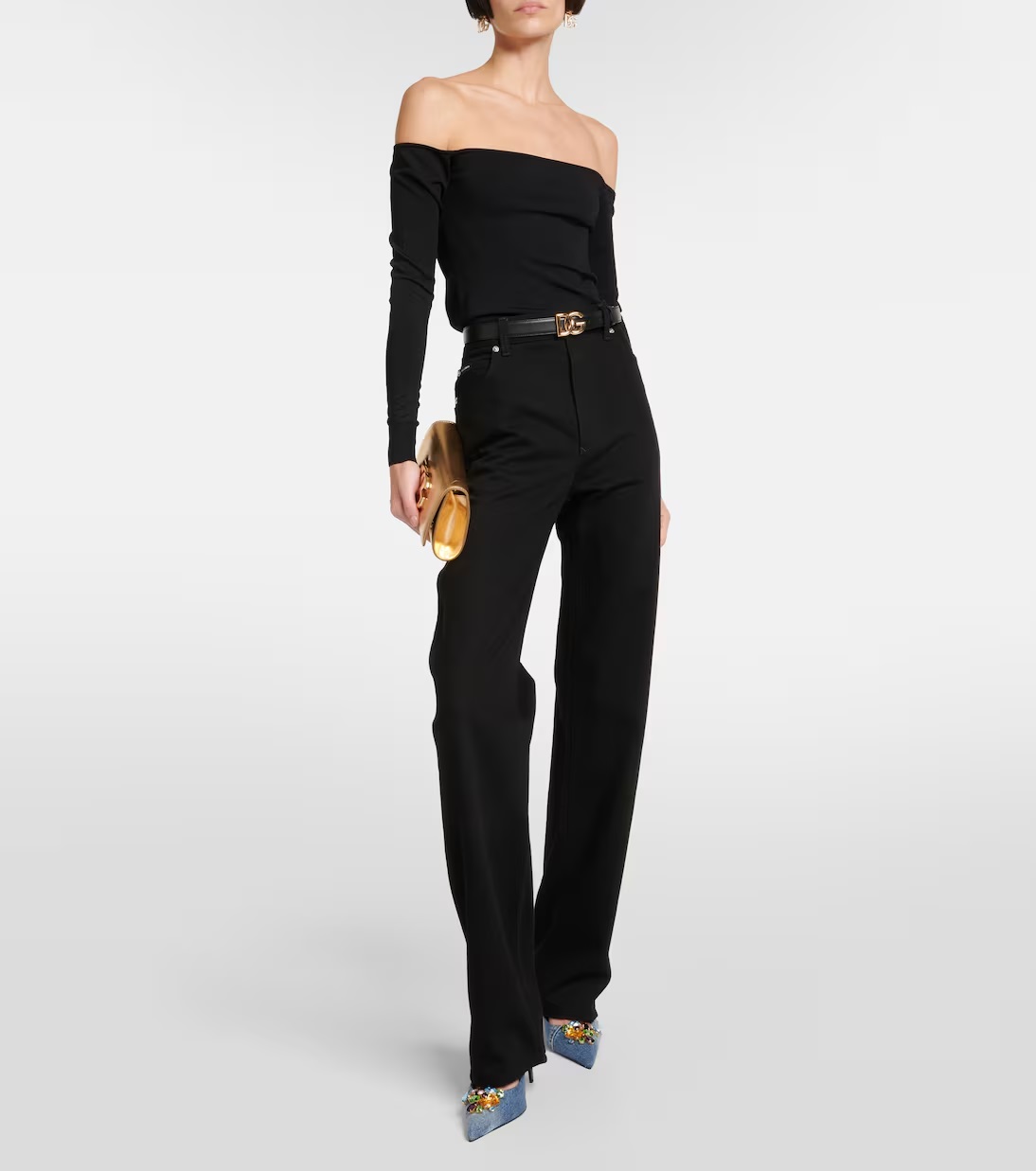 Inspirasi Outfit Serba Hitam Untuk Tampilan Elegan