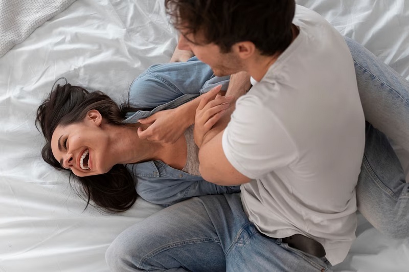 Tanda Wanita Tertarik Secara Seksual