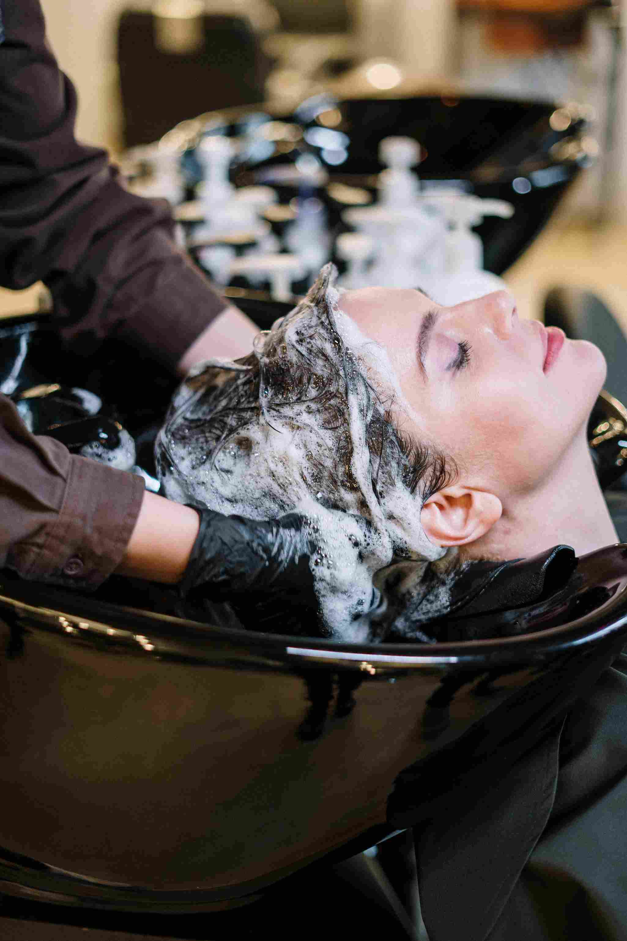 Keramas. Cara merawat rambut keriting. Haircare.