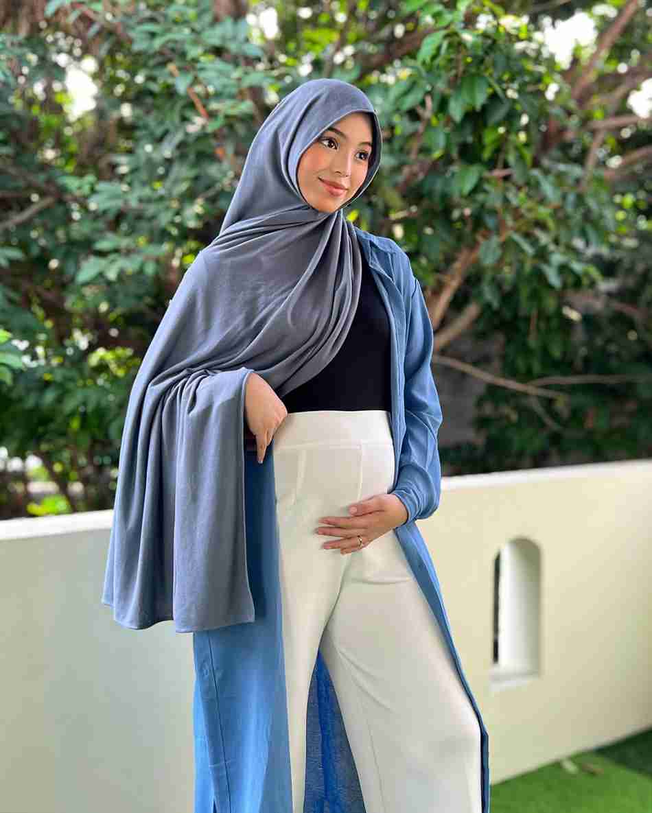  OOTD Hijab Untuk Ibu Hamil, gaya stylish ibu hamil, outfit berhijab 