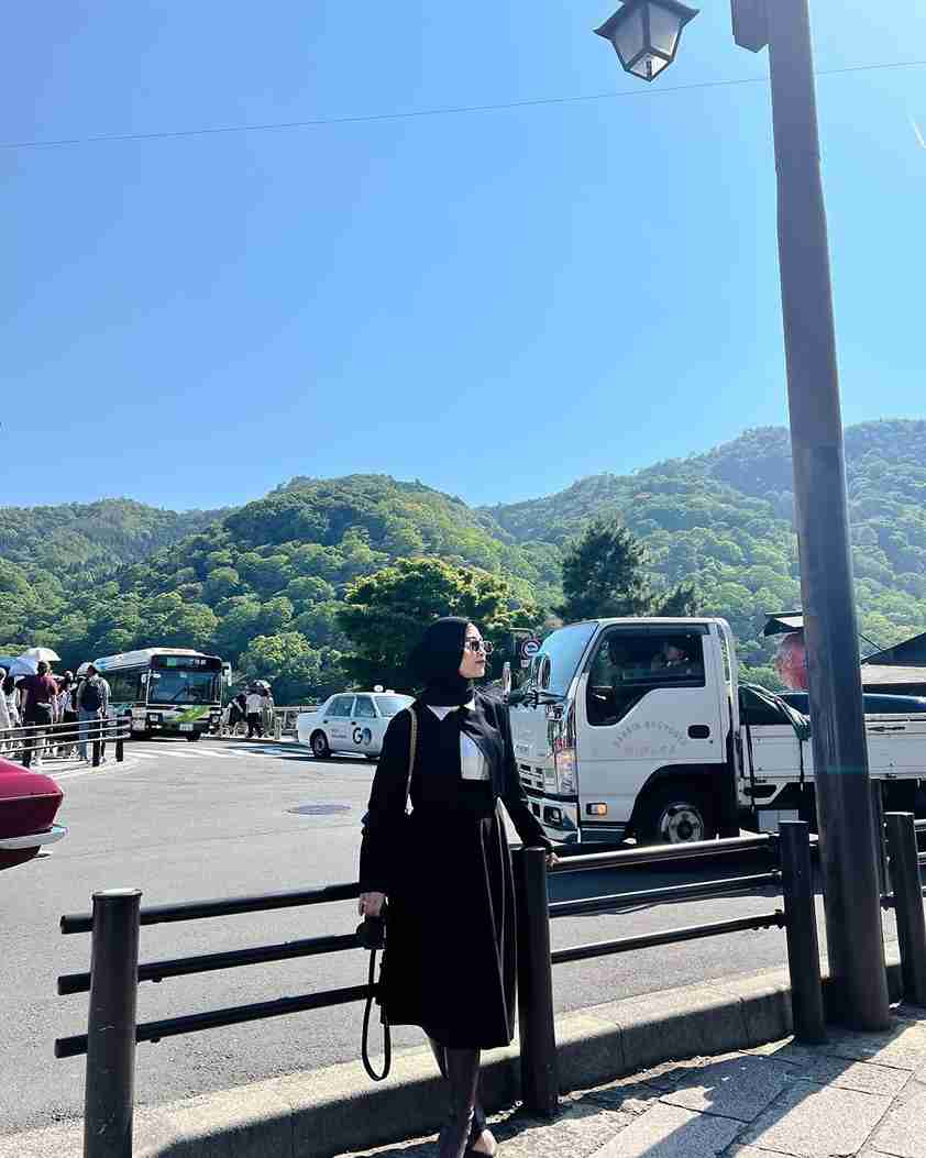  OOTD Hijab Untuk Ibu Hamil, gaya stylish ibu hamil, outfit berhijab 