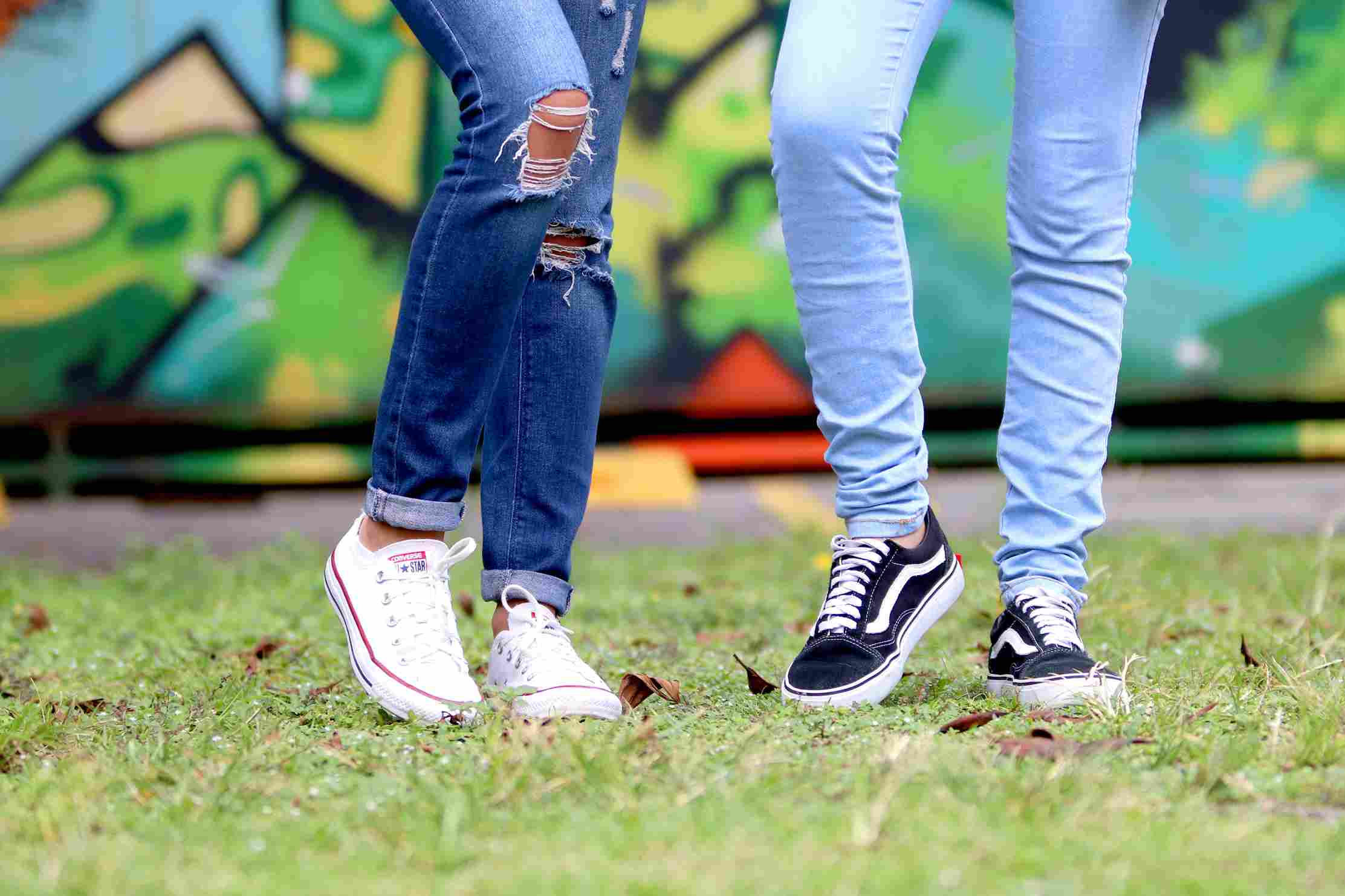 Sneaker. Sepatu sneakers. Sepatu wanita nyaman.